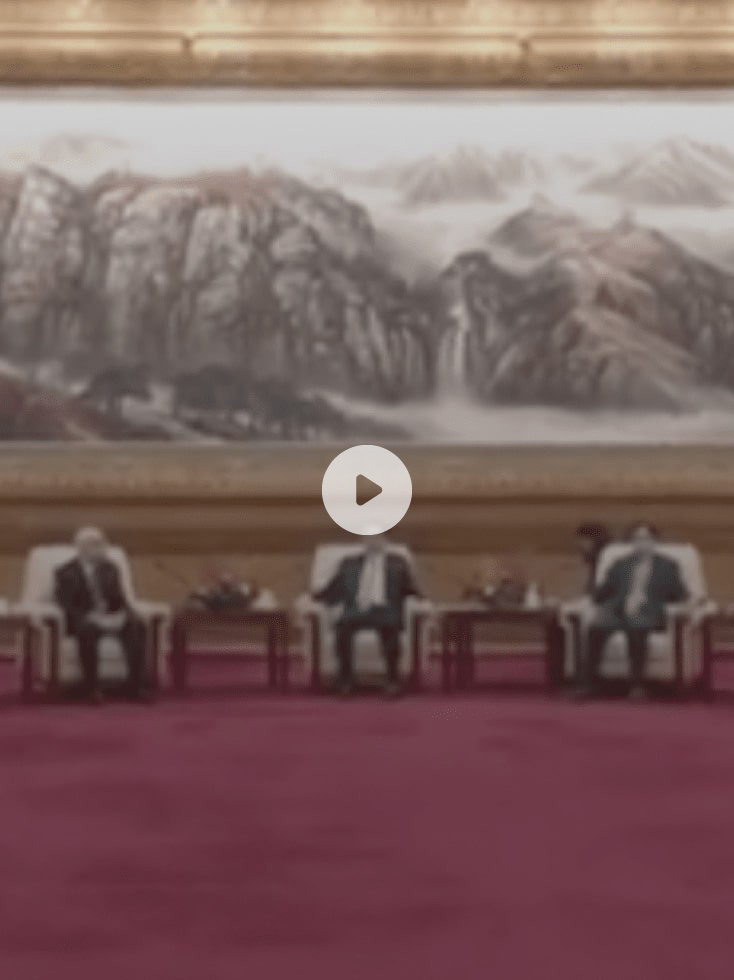 China’s Premier Li Keqiang Welcomes Foreign Experts at the Great Hall of the People